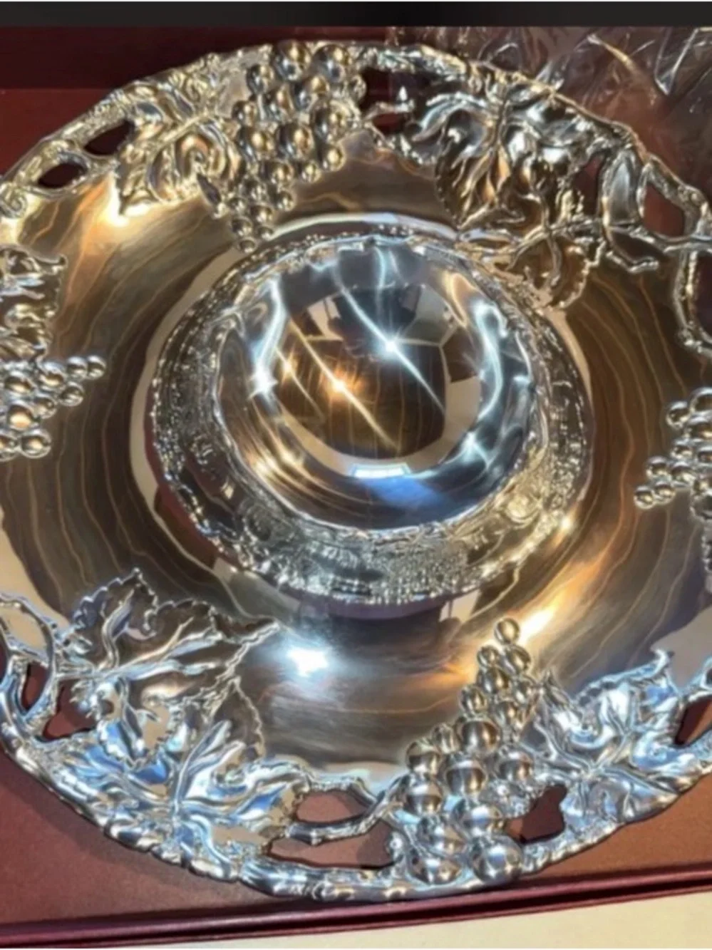Brand new Vintage 2001 Arthur Court Grapes and Grape leaves Tray